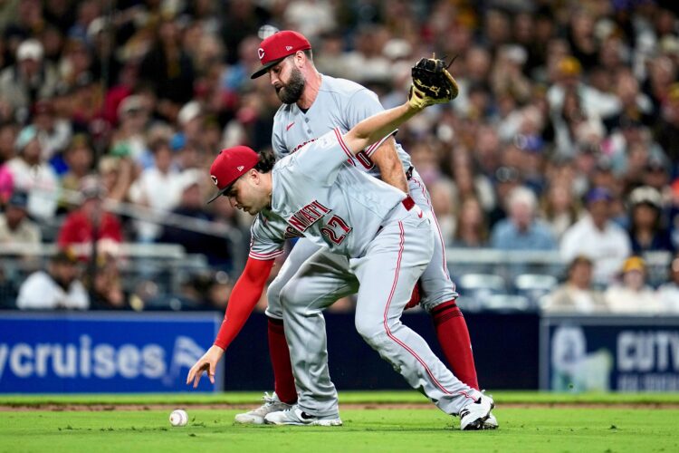 Padres bunt their way past Reds in 6-2 victory